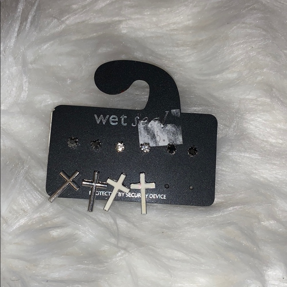 BNWT gothic earring set - Picture 2 of 3